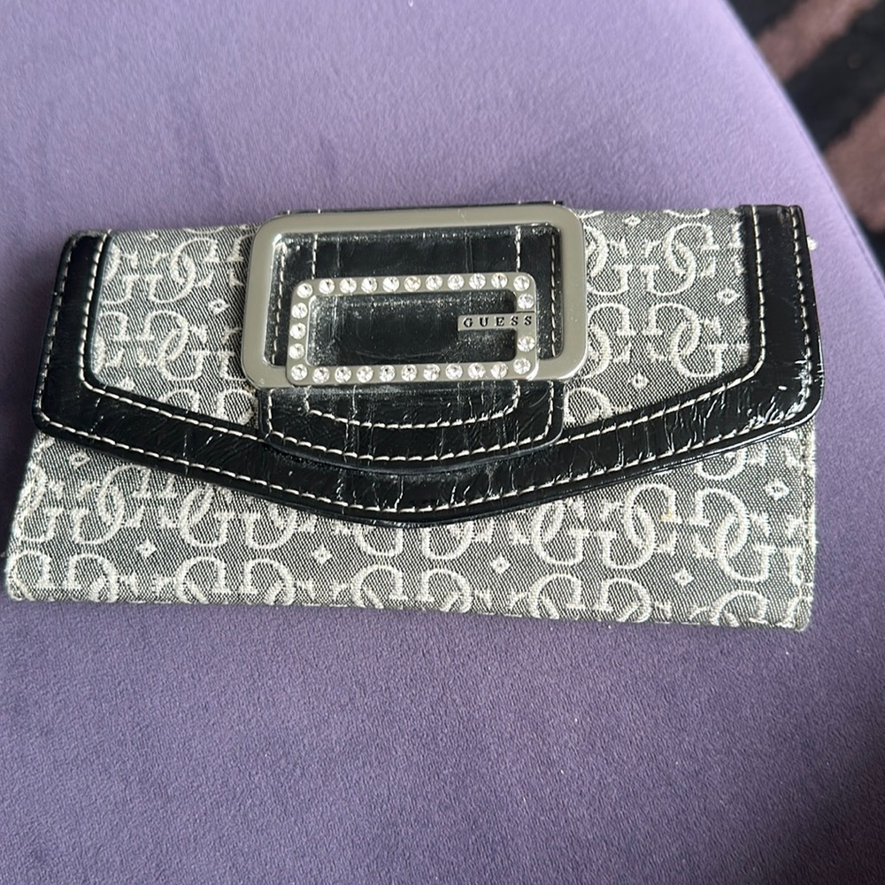Guess women’s wallet